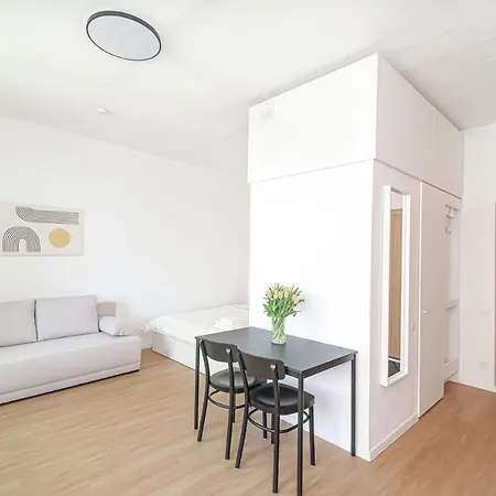 Lovely With Great Location No 2 By Urban Rent * VNO